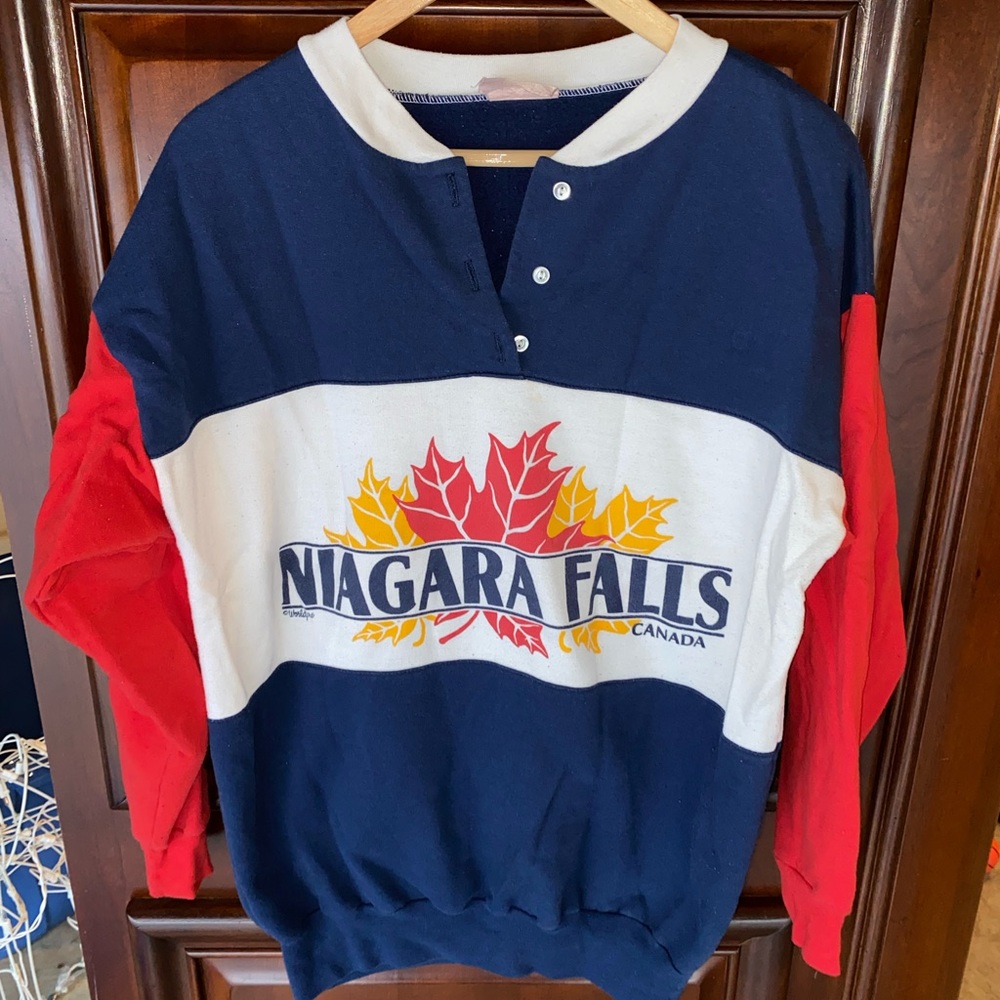 Vintage 90’s Niagara Falls Canada 3 button crewneck sweatshirt